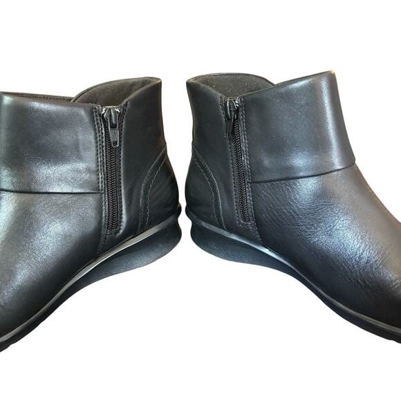 Clark’s Hope Track Black Leather Ankle Boot Size 6 Wide Side Zip Wedge Heel - Picture 6 of 9